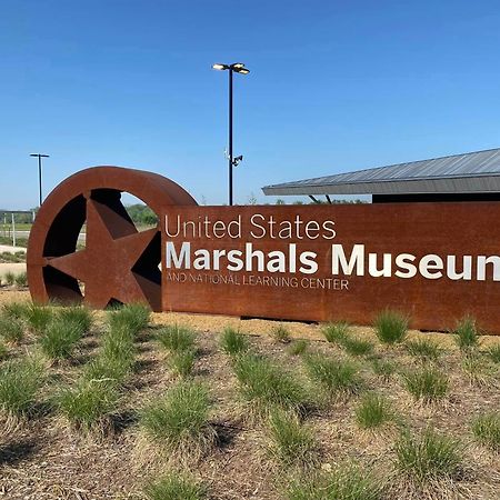 פורט סמית' Old Fort Loft King & Queen Suites Nearest Accomodation To Marshals Museum Power Your Ev For Free! מראה חיצוני תמונה